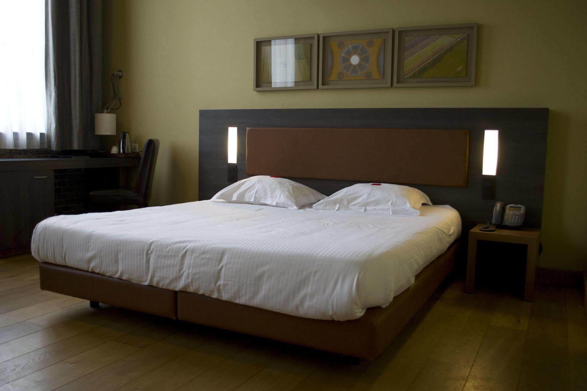 Het Godshuis Hotel Sint-Laureins Esterno foto