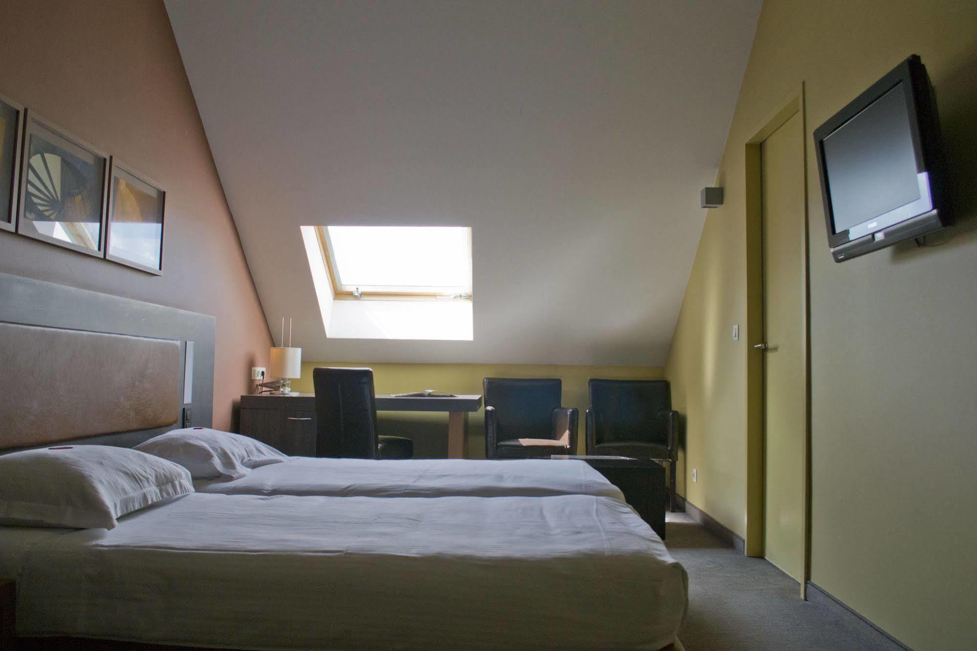 Het Godshuis Hotel Sint-Laureins Esterno foto